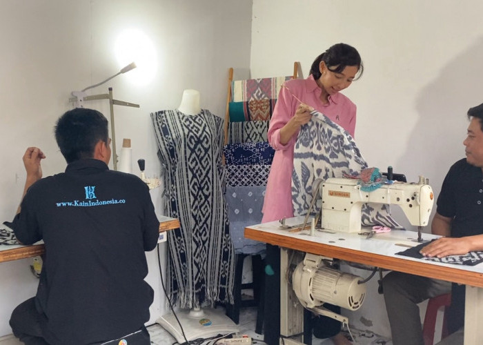 LinkUMKM BRI Bantu Perempuan Pengusaha Fesyen Naik Kelas, Wastra Jadi Busana Modern