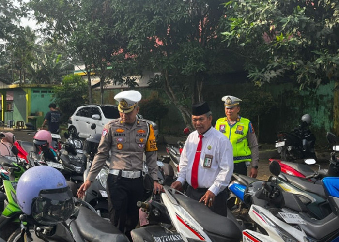 Serbu Sekolah! Ditlantas Polda Jambi Turun Langsung ke 4 SMA-SMK, Kukuhkan Paskibraka hingga Cek Kendaraan
