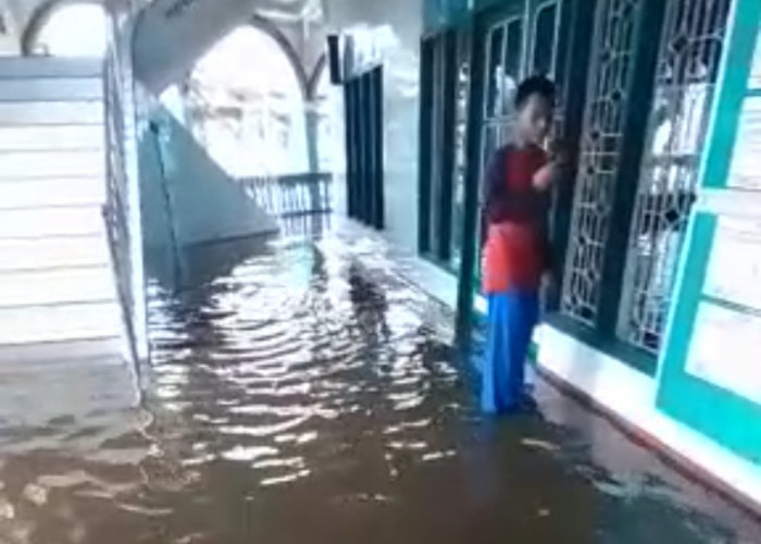 Banjir Rob di Kuala Tungkal, Rumah Warga dan Masjid Agung Al-Istiqomah Terendam