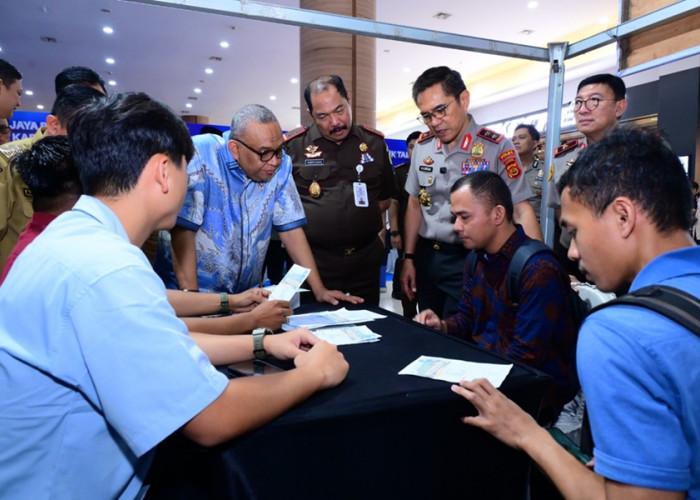 Ribuan Pencari Kerja Serbu Lippo Mall Jambi! Polda Jambi Buka 1.000 Lowongan Kerja, UMKM Lokal Ikut Kebagian
