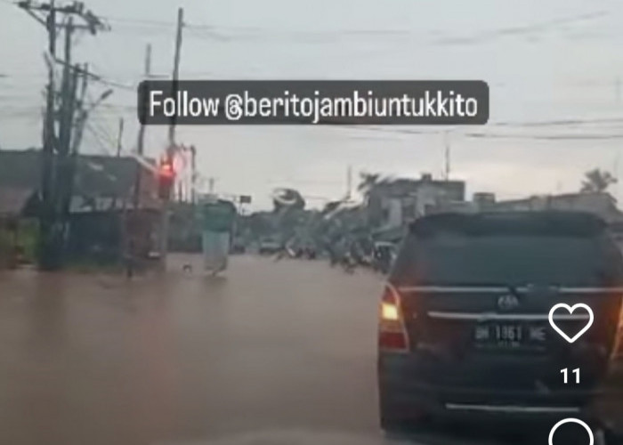 Waduh! Hujan Deras, Simpang Empat Kenali Kota Jambi Terendam Banjir
