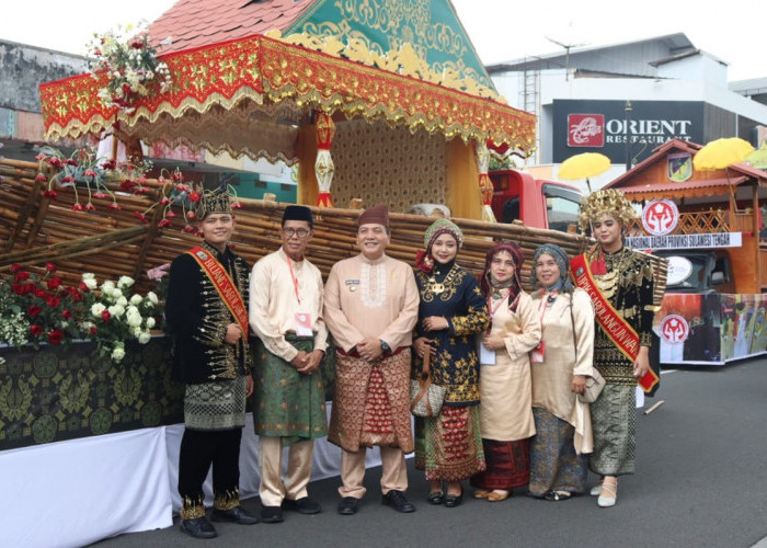 Hadir di HUT Dekranas ke-44 Solo, Pemkab Sarolangun Hadirkan Mobil Hias Bertema Budaya Biduk