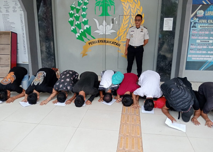 Sujud Syukur di Lapas Bungo! 8 WBP Langsung Bebas, 266 Lainnya Terima Remisi Umum