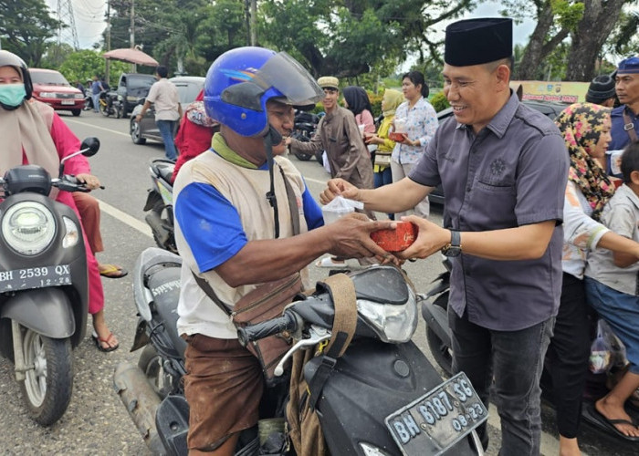 Transformasi Positif! Polres Sarolangun Gandeng Eks Geng Motor Berbagi Takjil di Bulan Ramadan