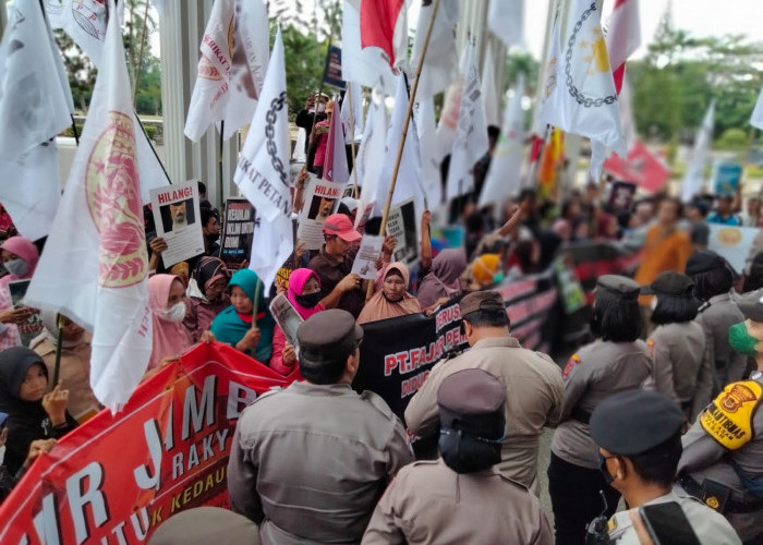 Ratusan Petani Unjuk Rasa di depan Gedung DPRD Provinsi Jambi, Tuntut Pemerintah Lakukan Reformasi Agraria