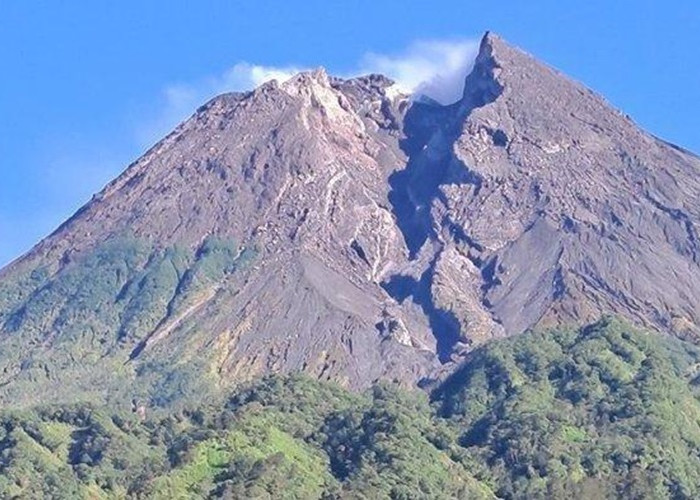 Gunung Merapi Luncurkan 42 Kali Guguran Lava Sejauh 1,6 Kilometer: Masyarakat Diimbau Tetap Waspada