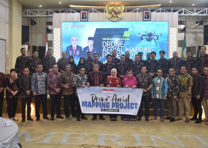 Pj Wali Kota Jambi Lepas Peserta Pelatihan Drone Aerial Mapping Project ke Singapura 