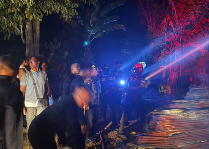 Rumah Permanen di Sungai Bertam Muaro Jambi Hangus Terbakar, Damkar Kerahkan 4 Personel