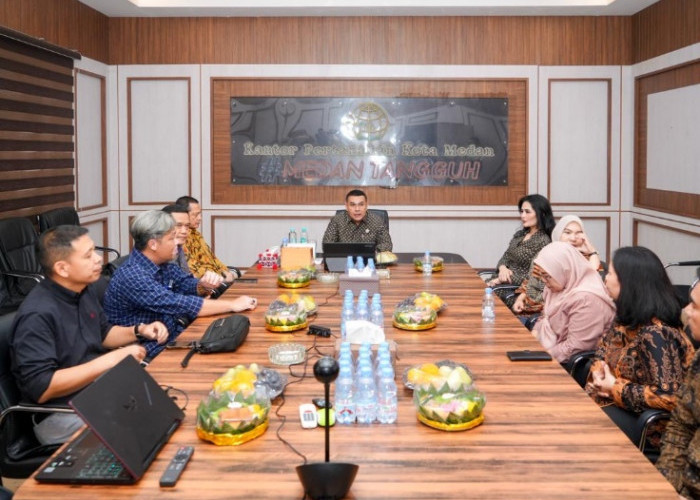 Wamen Ossy Monitoring Kesiapan WBBM hingga Serahkan Sertipikat kepada Masyarakat