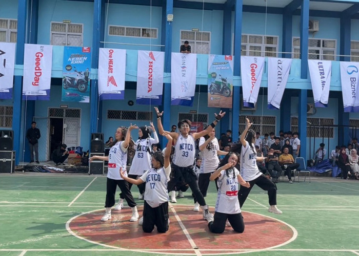 SMAN 3 Kota Jambi Bergemuruh! Dance Trico & Regas Mania Tancap Gas di Roadshow Honda DBL with Kopi Good Day