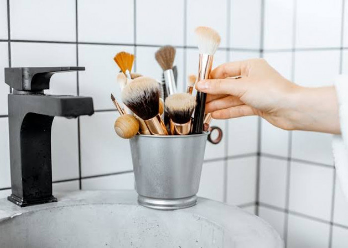 Ladies, Jangan Lupakan Hal Ini, 5 Tips Menjaga Kebersihan Alat Make Up, Bantu Wajah Lebih Glowing 