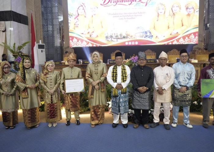 Kado Rp18 Miliar SKK Migas PetroChina, Dua Srikandi Tanjab Timur Kompak Beri Apresiasi di Paripurna