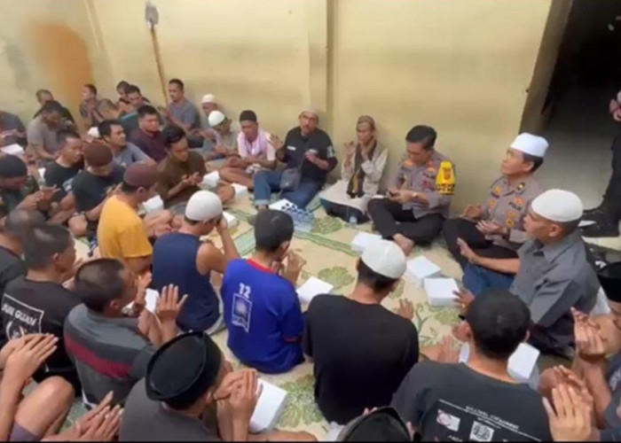 Jumat Berkah di Polres Muaro Jambi, Polisi Makan Bareng Tahanan 