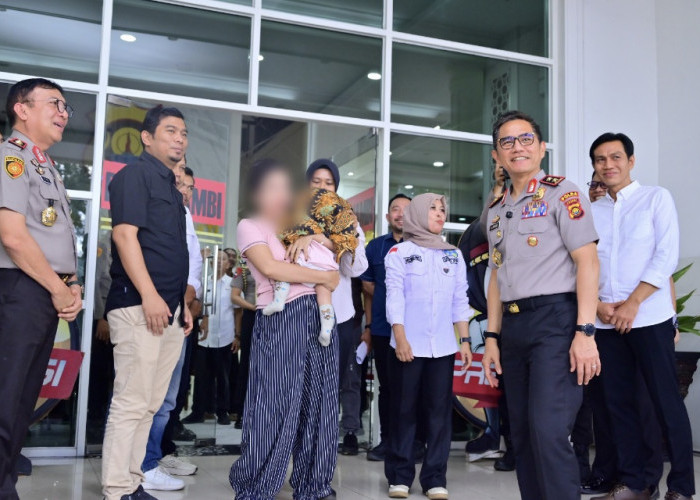 Drama Bayi 8 Bulan Berakhir di Polda Jambi: Irjen Krisno Fasilitasi Penyerahan Bayi G Kembali ke Ibu Kandung