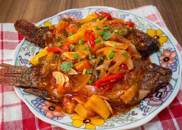 Resep Ikan Nila Asam Manis yang Renyah, Segar, dan Bebas Bau Tanah