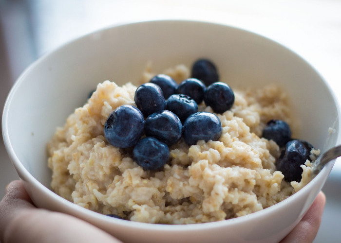 Cocok Disajikan Saat Sarapan, Yuk Kenali 10 Manfaat Mengonsumsi Outmeal untuk Kesehatan