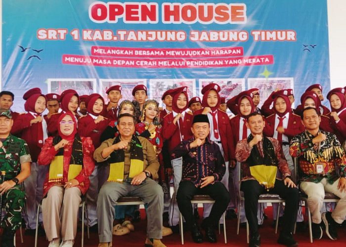  Wabup Muslimin  Dampingi Gubernur dan Anggota DPR RI Ikuti Open House dan  MPLS di Sekolah Rakyat Tanjabtim
