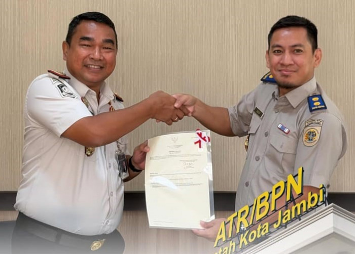 Dukung Tertib Administrasi Tanah Negara, Kantah Kota Jambi Terima Piagam Penghargaan dari Imigrasi Jambi