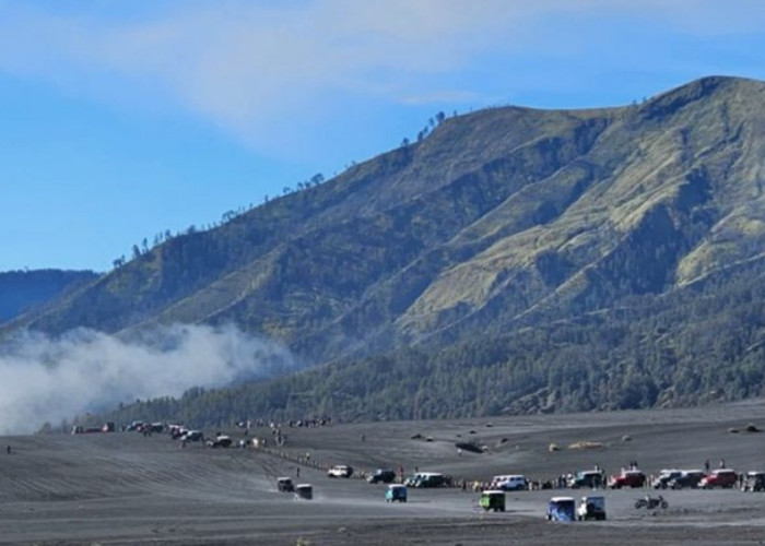 Wisatawan Diimbau Jaga Kebersihan Saat Liburan di Gunung Bromo  