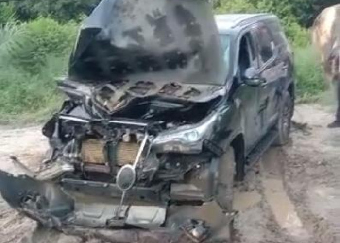 Begini Kronologis Kecelakaan Mobil Ketua DPRD Tanjab Barat, di Jalan WKS, Tebing Tinggi