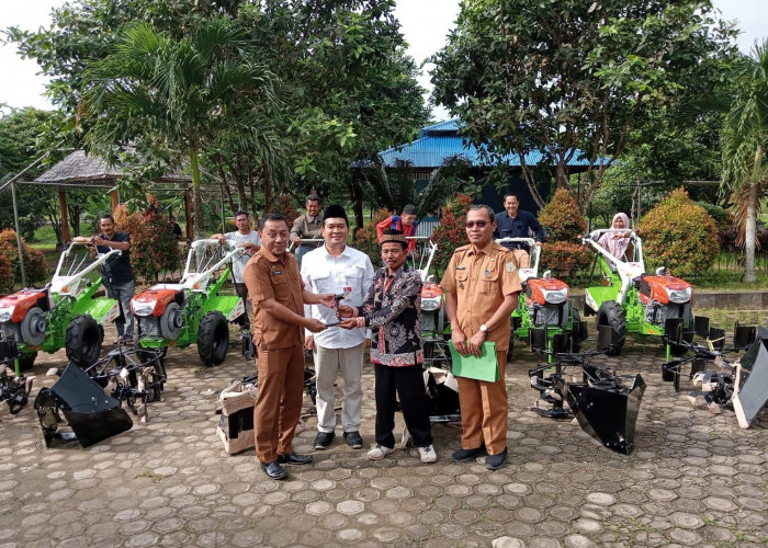 Kelompok Tani Terima Bantuan 6 Unit Traktor Roda Dua Rotary Dari SKK Migas PetroChina