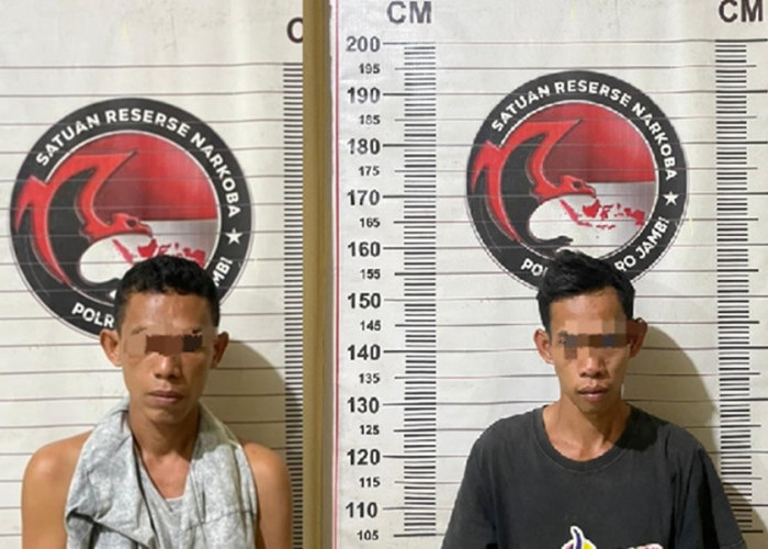 Digerebek! Dua Pria di Muaro Jambi Ditangkap Saat Asyik Sabu di Rumah & Kebun Sawit, Polisi Ungkap Fakta