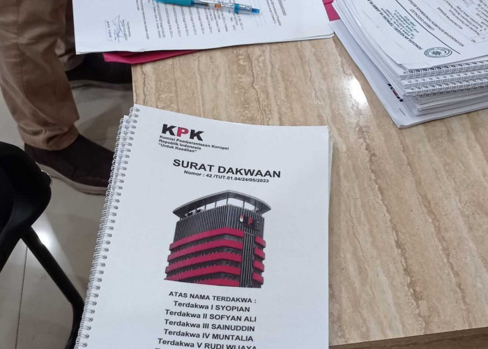 BREAKING NEWS :  KPK Limpahkan Berkas Enam Tersangka Suap Ketok Palu ke Pengadilan Tipikor Jambi