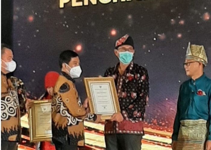 PT. Pelabuhan Indonesia Persero Regional 2 Cabang Jambi Terima Penghargaan Pelabuhan Sehat Tahun 2022