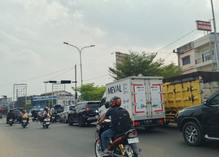 Traffic Light Simpang Rimbo Kota Jambi Tiba-tiba Gangguan, Ternyata Ini Penyebabnya