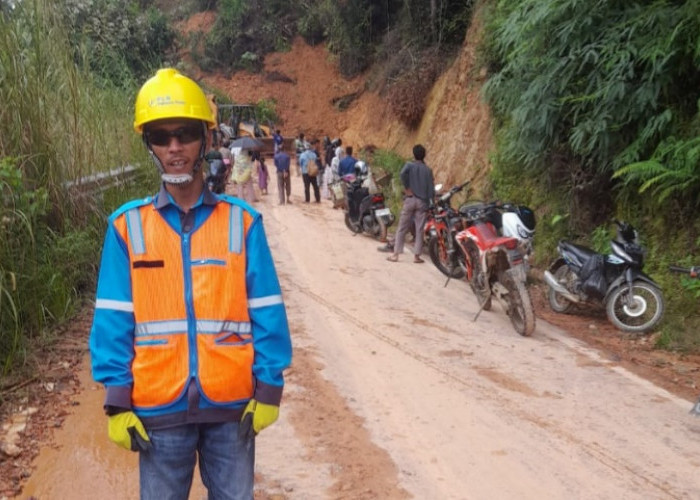 PLN ULP Sarolangun Gerak Cepat Atasi Gangguan Listrik Akibat Longsor di Batang Asai