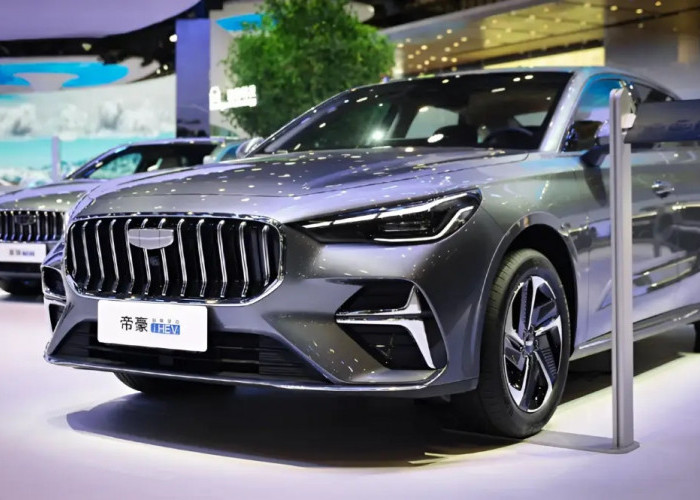 Rekor Dunia BBM Teririt: Geely Emgrand i-HEV Klaim 2,22 L/100 Km, Lebih Hemat 12% dari Prius