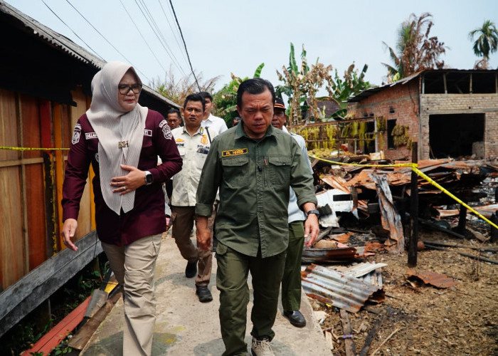 Gubernur Jambi Al Haris Kunjungi Korban Kebakaran di Desa Lagan Tengah