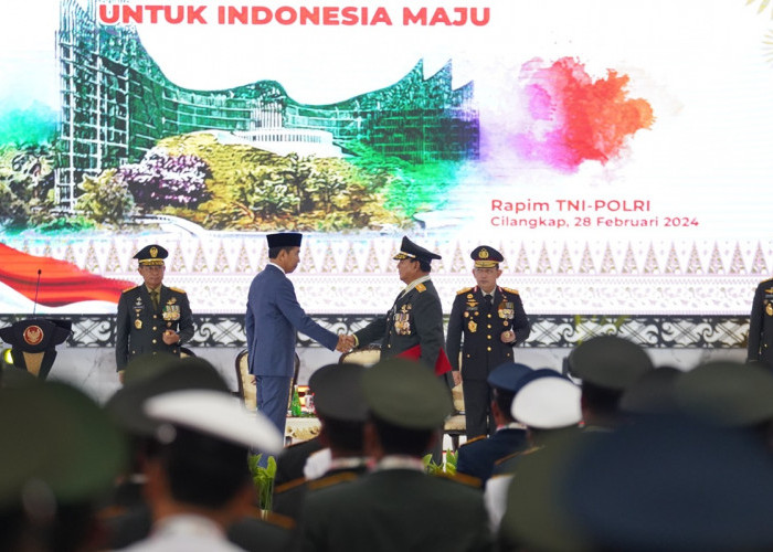 Pengamat Sebut Pangkat Jenderal Kehormatan Bintang 4 yang Diterima Prabowo Sudah sesuai UU