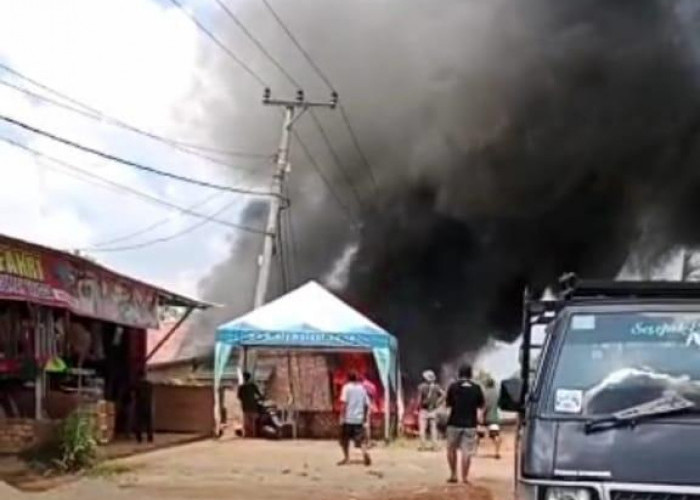 BREAKING NEWS: Kebakaran di Geragai Tanjab Timur, Tempat Usaha Warga Hangus 