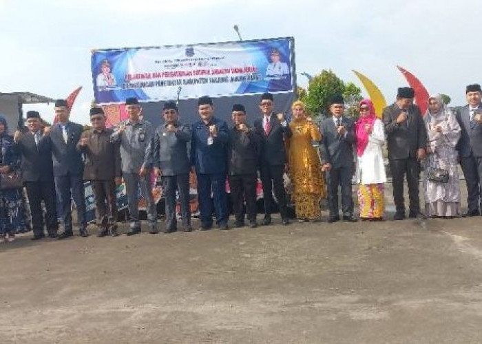 Bupati Tanjabbar Lantik 9 Pejabat Tinggi Pratama di WFC Kuala Tungkal