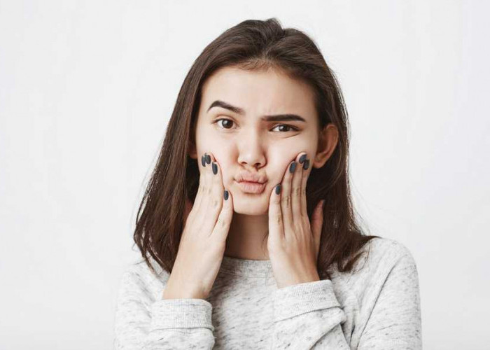 Stop Pencet Jerawat! Ini Solusi Praktis Biar Jerawat Cepat Hilang