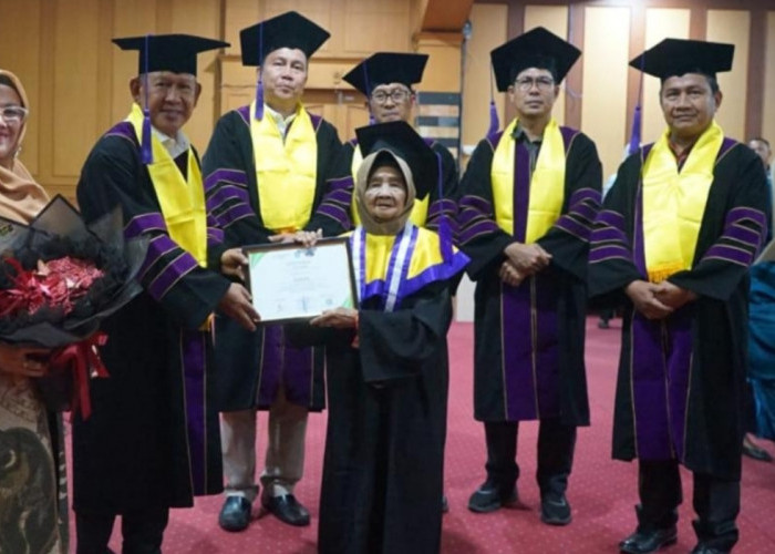 27 Lansia Bangko Diwisuda, Wabup Merangin: Usia Tua Harus Tetap Produktif dan Bahagia