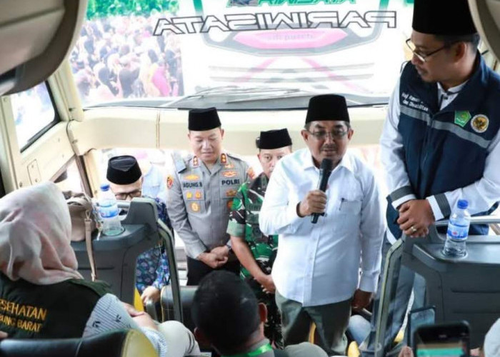 Bupati Anwar Sadat Sambut Kepulangan Jamaah Haji Kloter 19 Asal Tanjab Barat 