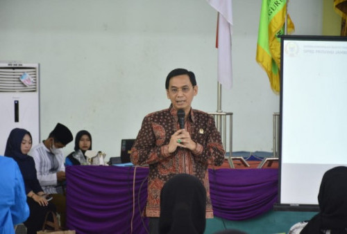 Jadi Narasumber Seminar Nasional, Wakil Ketua DPRD Provinsi Jambi Faizal Riza Bicara Kesejahteraan Guru