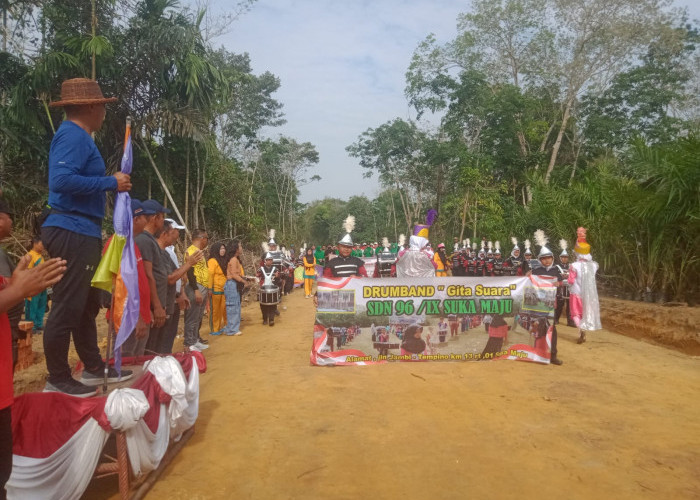 Dansatgas TMMD ke-121 Kodim 0415/Jambi Lepas Ribuan Masyarakat yang Ikuti Jalan Sehat 