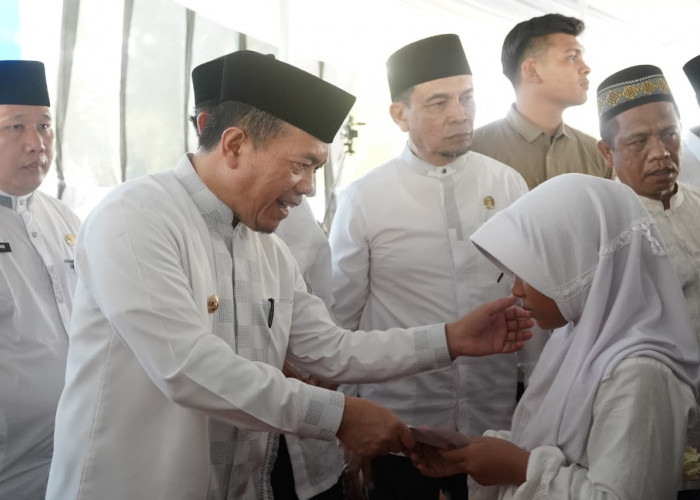 Lebaran Yatim Nasional, Gubernur Jambi Serahkan Santunan untuk 2.000 Anak Yatim dan Difabel