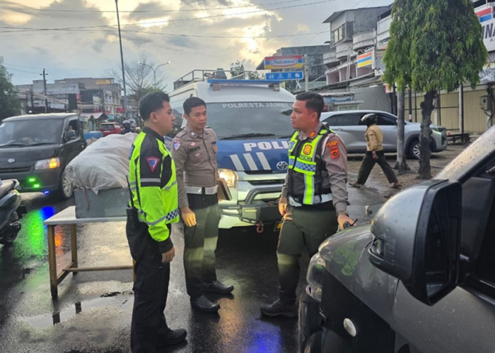 Subuh Tragis di Jambi! Pejalan Kaki Tewas Ditabrak Mobil Pick Up, Sopir Kabur Tinggalkan Korban