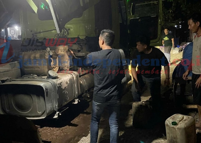 Truk Tronton di Sarolangun Dibongkar Polisi, 21 Galon Bio Solar dari Padang Tersembunyi di Bawah Bak