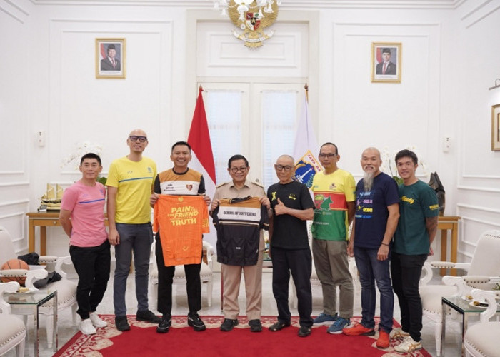 Usai Gowes Surabaya-Jakarta, Azrul Ananda Undang Pramono Anung Main Baket di DBL Festival