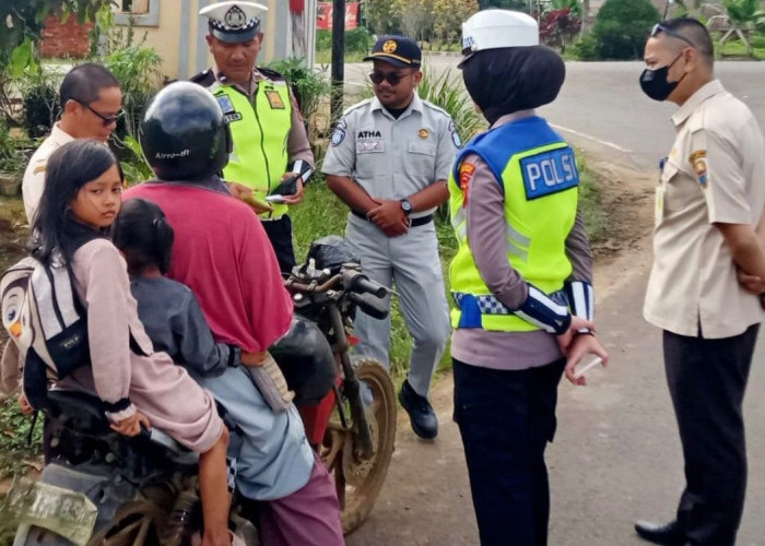 UPTD Samsat Tanjung Jabung Timur cek Tunggakan Pajak dan SWDKLLJ Kendaraan Bermotor