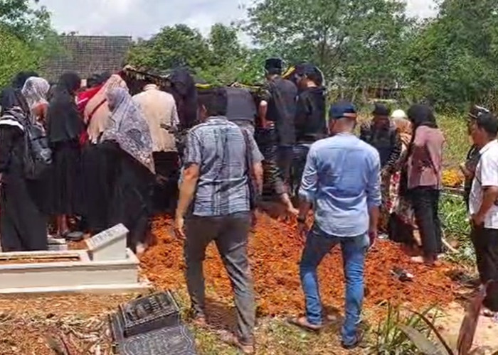 Dua Korban Tewas Tertimpa Pagar SMKN 1 Kota Jambi Kakak Beradik, Dikebumikan di Satu Liang Lahat