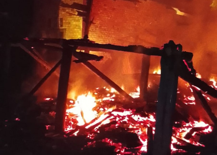 Empat Rumah di Mersam Kabupaten Batang Hari Ludes Terbakar, Kerugian Ditaksir Rp700 Juta