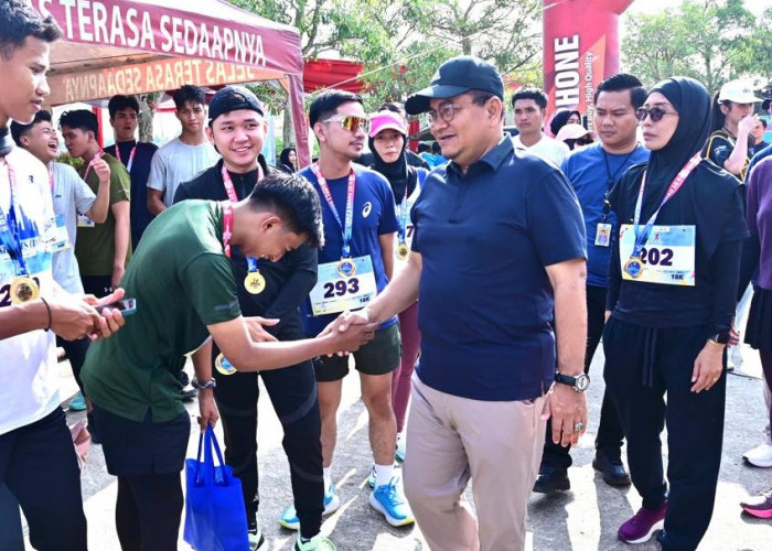 Ribuan Langkah di Tiga Danau, Wali Kota Jambi Tutup Meriah Lomba Lari Penuh Pesona Alam dan Budaya