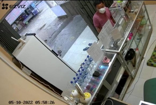 Nekat, Seorang Pria di Sarolangun Curi 2 Handpone Dalam Toko, Aksinya Terekam CCTV