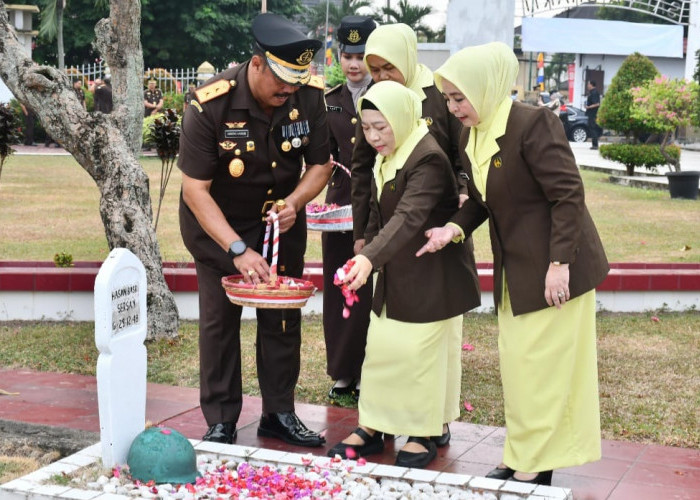 Jelang Hari Lahir Kejaksaan RI ke-81, Kejati Jambi Gelar Ziarah ke Taman Makam Pahlawan